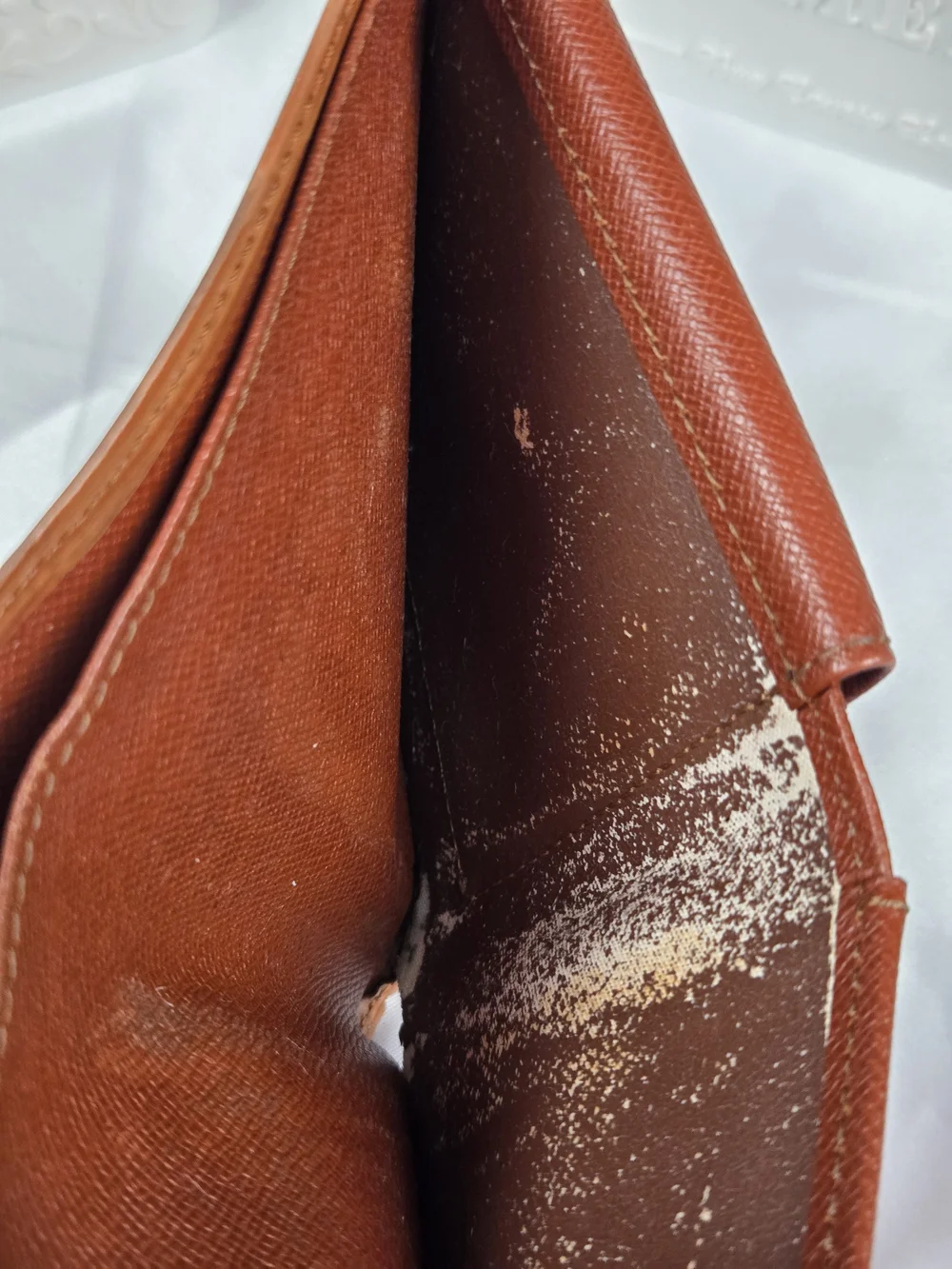 Authentic Louis Vuitton Epi Bifold Wallet Kenyan Fawn Brown Vintage Made in Fran